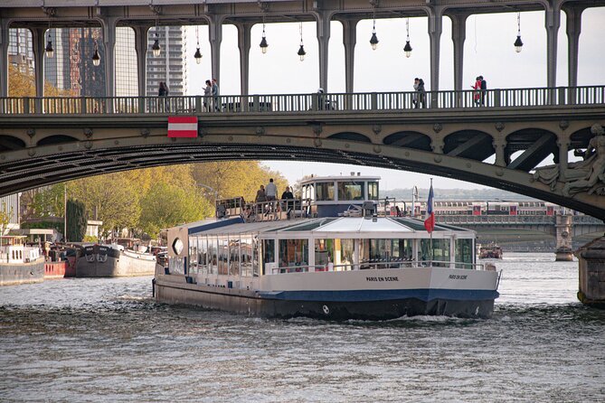 Paris en Scene 3 Course Seine River Dinner Cruise - A moving dinner beside the lights of Paris