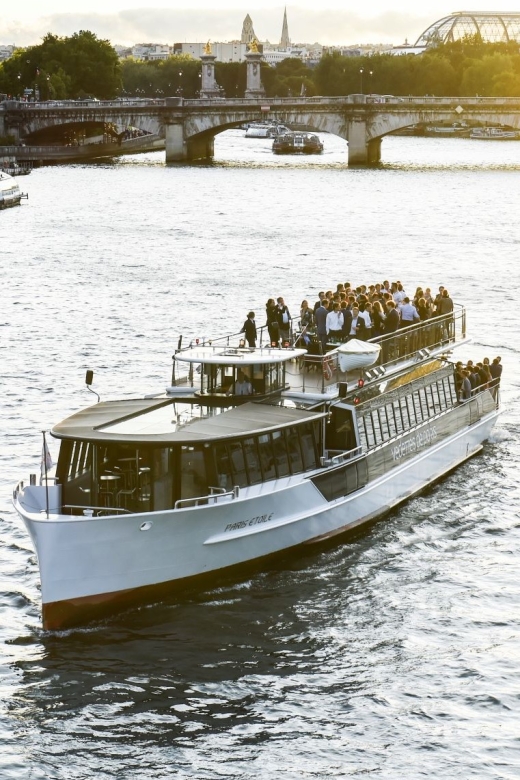 Paris: Evening River Cruise with Music - Île de la Cité and Notre-Dame