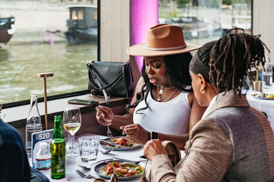 Paris: Gourmet Dinner Cruise on Seine River with Live Music - Live singers first, then a DJ