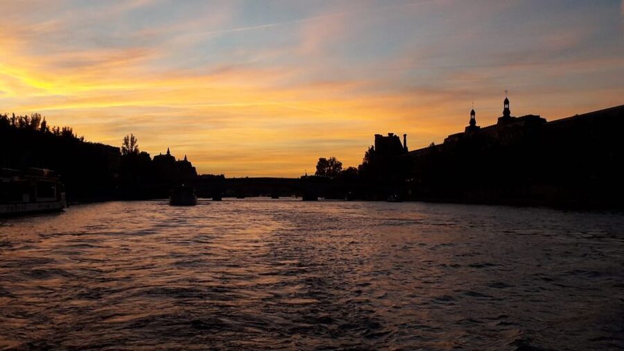 Paris: Happy Hour Evening Cruise on the Seine River - Setting out from central Paris