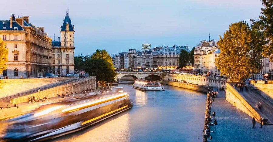 Paris: Illuminated Evening River Cruise & Waffle Tasting - Why an evening Seine cruise works so well