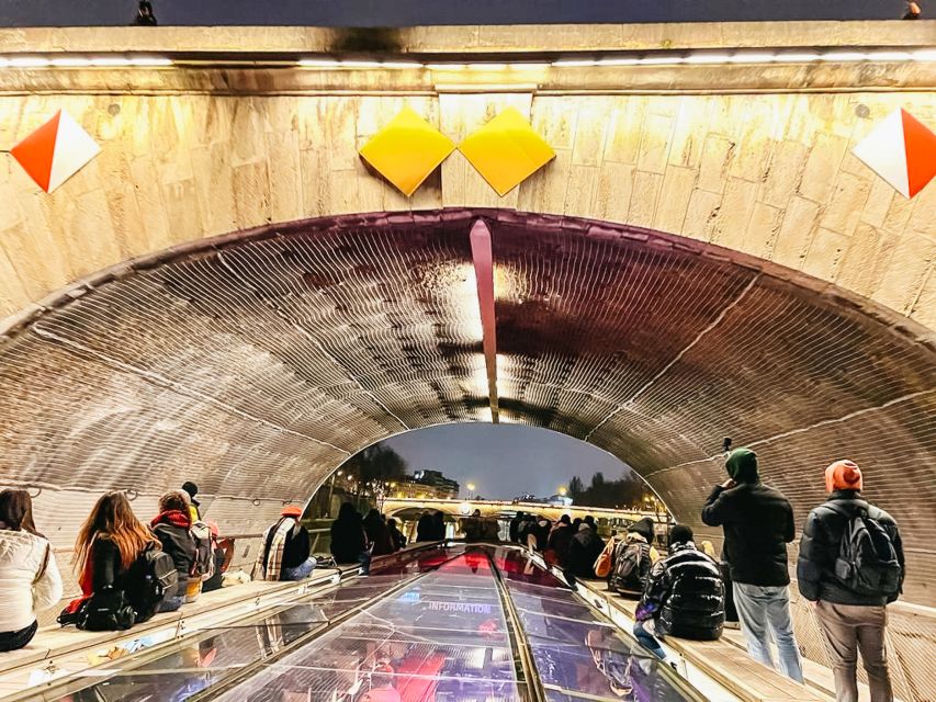 Paris: Illuminated Evening River Cruise & Waffle Tasting - Getting the timing right for Paris after dark