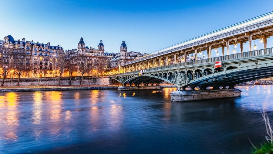 Paris: Illuminated Evening River Cruise & Waffle Tasting - The waffle stop at Trocadéro