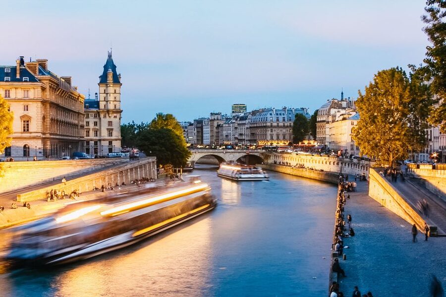 Paris: Illuminated Evening River Cruise & Waffle Tasting - Finding the boat at Port de la Bourdonnais
