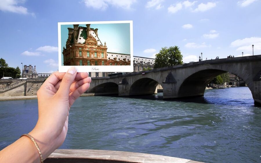 Paris: Illuminations River Cruise with Audio Commentary - Audio guide or phone app?