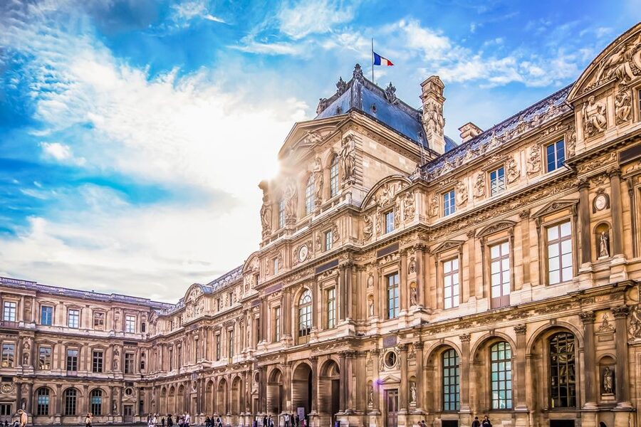 Paris: Louvre Guided Tour with Reserved Access & Boat Cruise - Key points at a glance