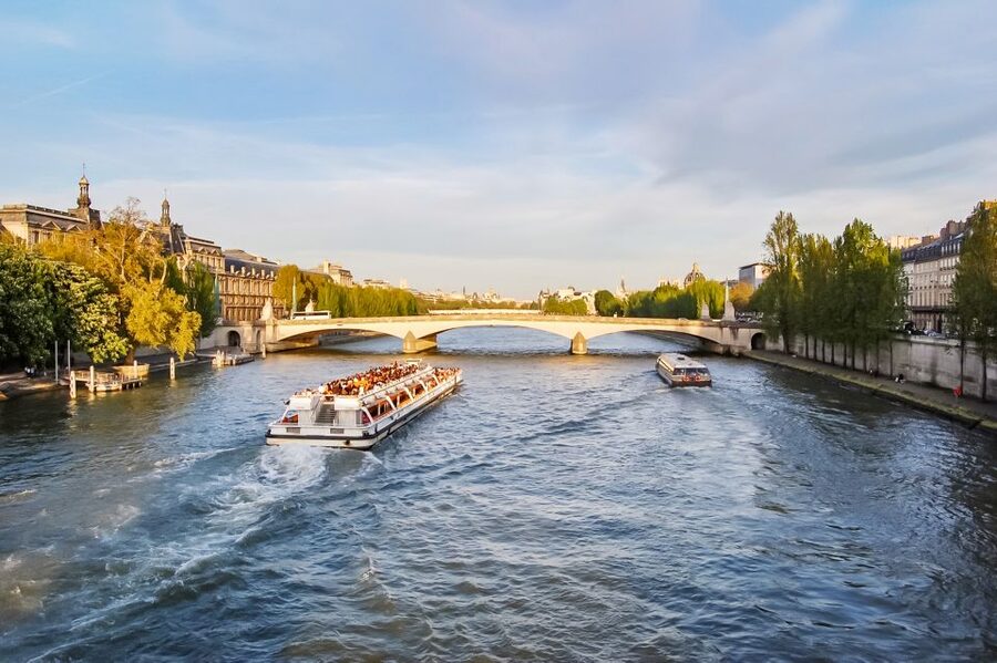 Paris: Louvre Guided Tour with Reserved Access & Boat Cruise - Why this Louvre and Seine combination works