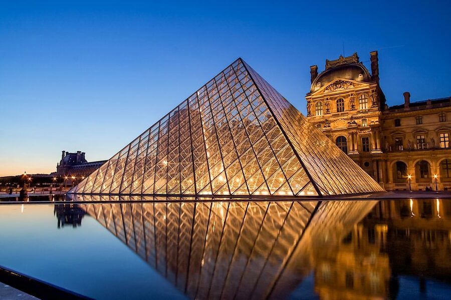 Paris: Louvre Guided Tour with Reserved Access & Boat Cruise - Who should book this experience?