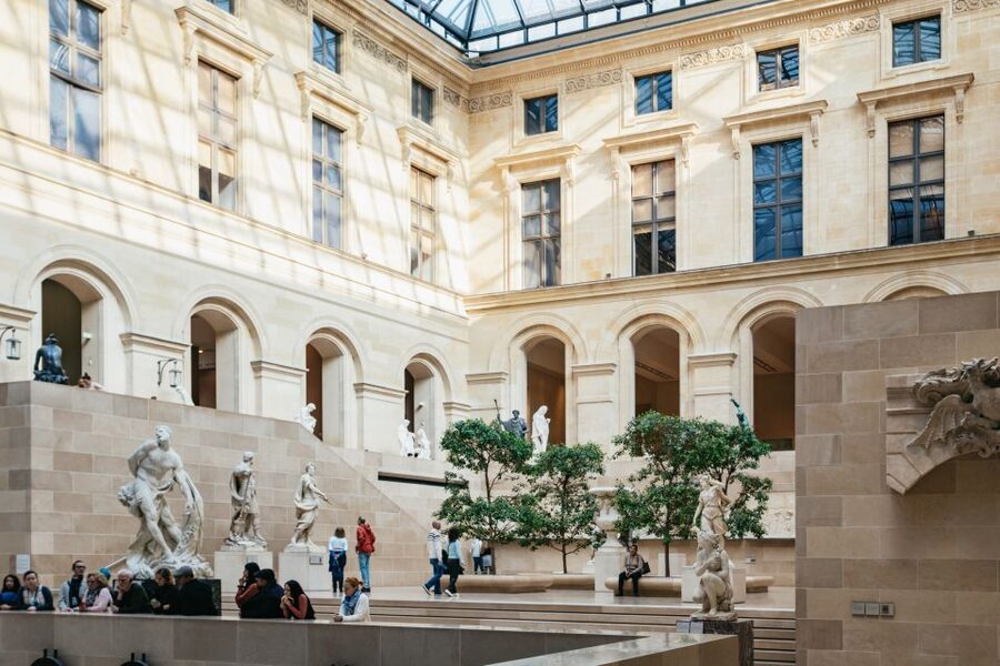 Paris: Louvre Museum Entry Ticket With Host and River Cruise - Key details before you book