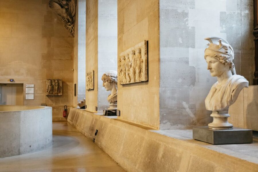 Paris: Louvre Museum Entry Ticket With Host and River Cruise - Getting the most from the Mona Lisa stop
