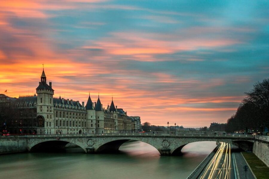 Paris: Louvre Museum Entry Ticket With Host and River Cruise - From Les Invalides to the Seine