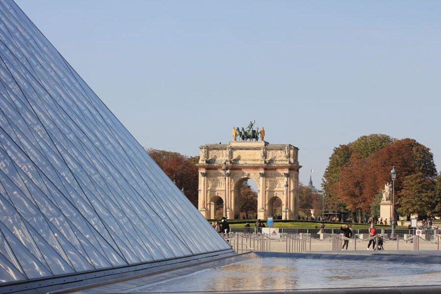 Paris: Louvre Reserved Ticket and River Cruise Combo - Arriving at the Louvre with a timed ticket