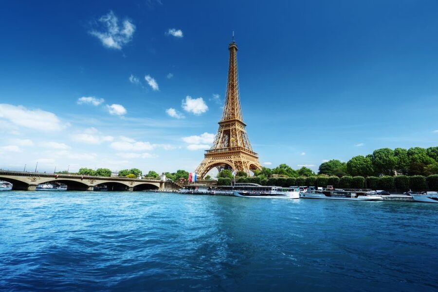 Paris: Romantic Cruise with 3-course Dinner on Seine River - A two-hour view of Paris from the Seine