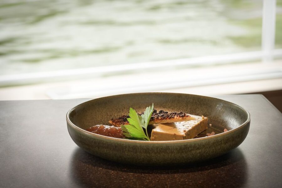 Paris: Romantic Cruise with 3-course Dinner on Seine River - Should you book the Capitaine Fracasse?