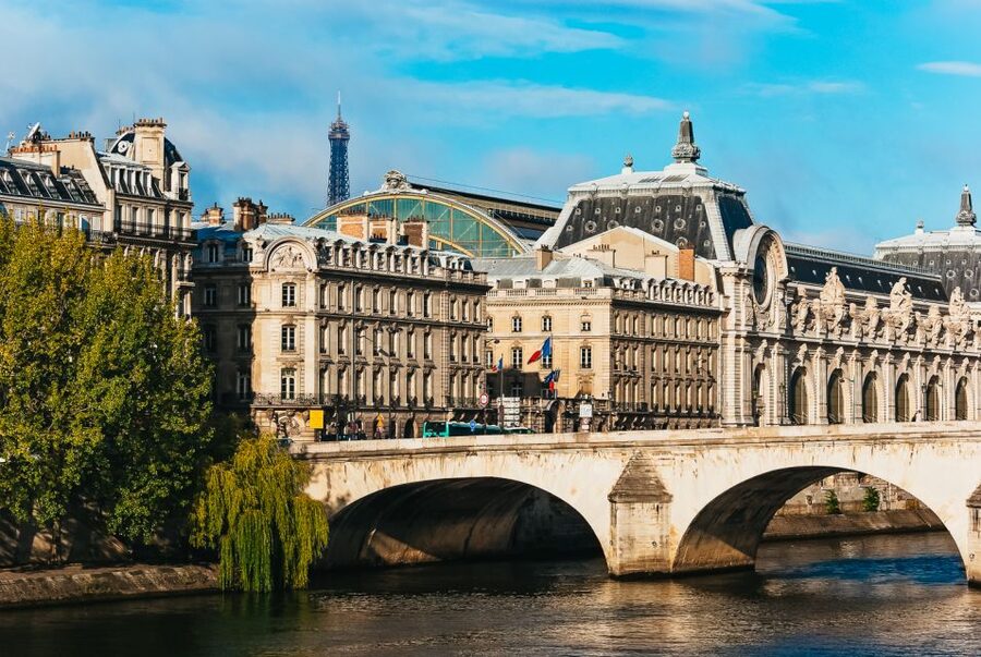 Paris: Romantic Cruise with 3-course Dinner on Seine River - What dinner is like on board