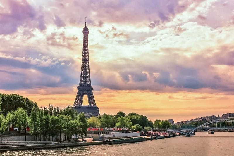 Paris: Seine Cruise & Crepe Tasting near the Eiffel Tower - A gentle start beneath the Eiffel Tower