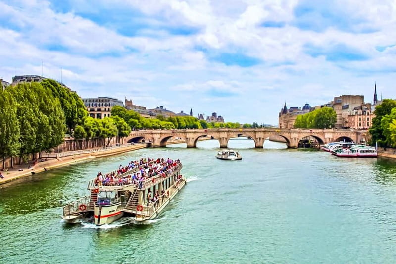 Paris: Seine Cruise & Crepe Tasting near the Eiffel Tower - The audio guide: useful, but bring a charged phone