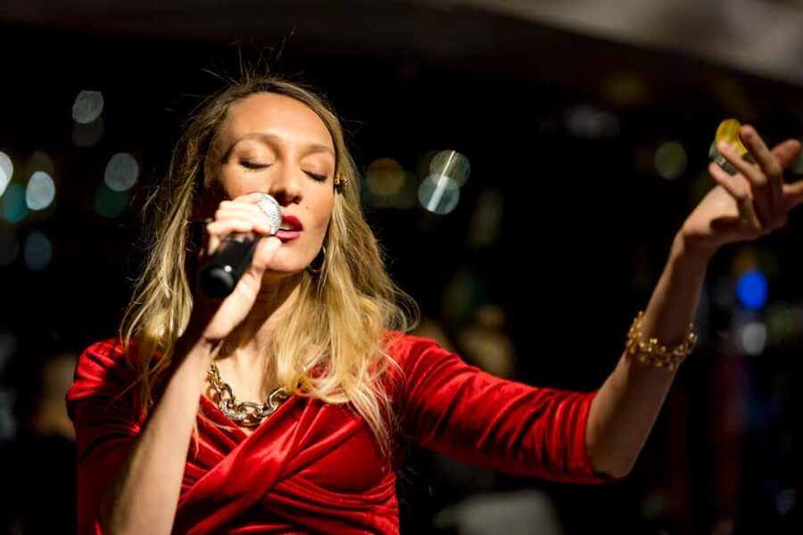 Paris: Seine River Champagne Dinner Cruise with Live Music - What the seasonal menu brings to the table
