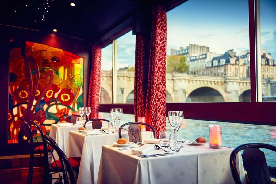 Paris: Seine River Cruise with 3-Course Dinner & Live Music - A small boat with a very Parisian mood