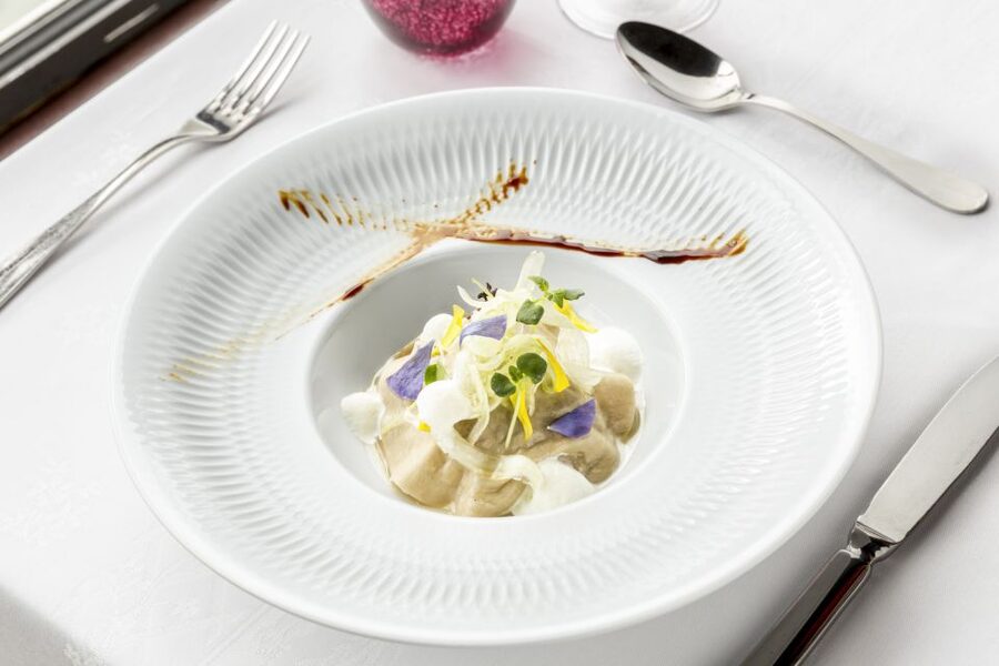 Paris: Seine River Cruise with 3-Course Dinner & Live Music - Who should book this cruise?