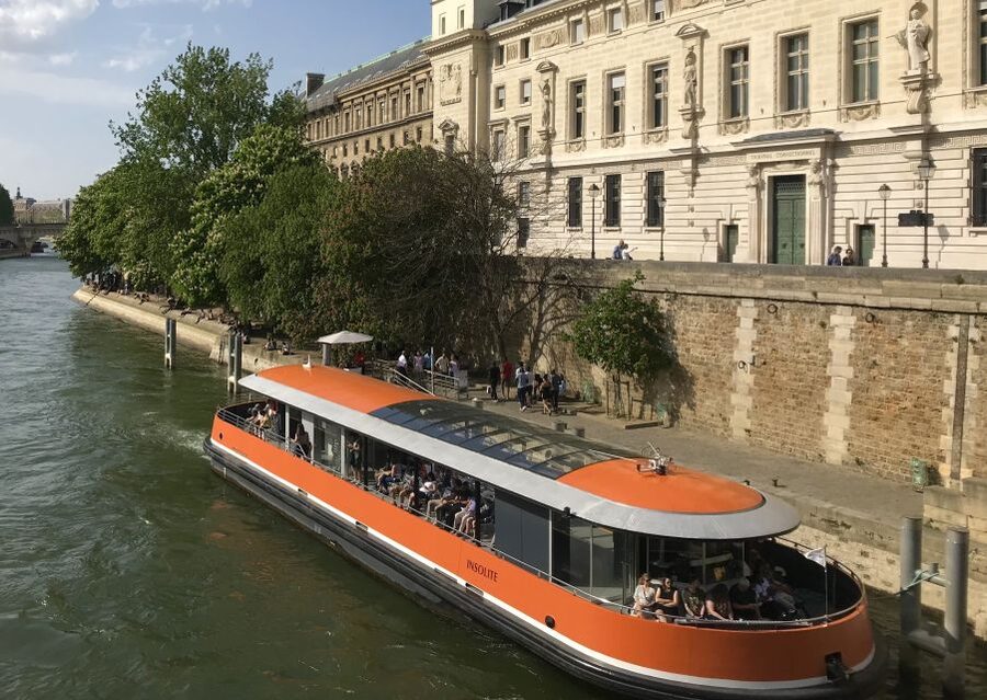 Paris: Seine River Panoramic Cruise - Turning west toward the Eiffel Tower
