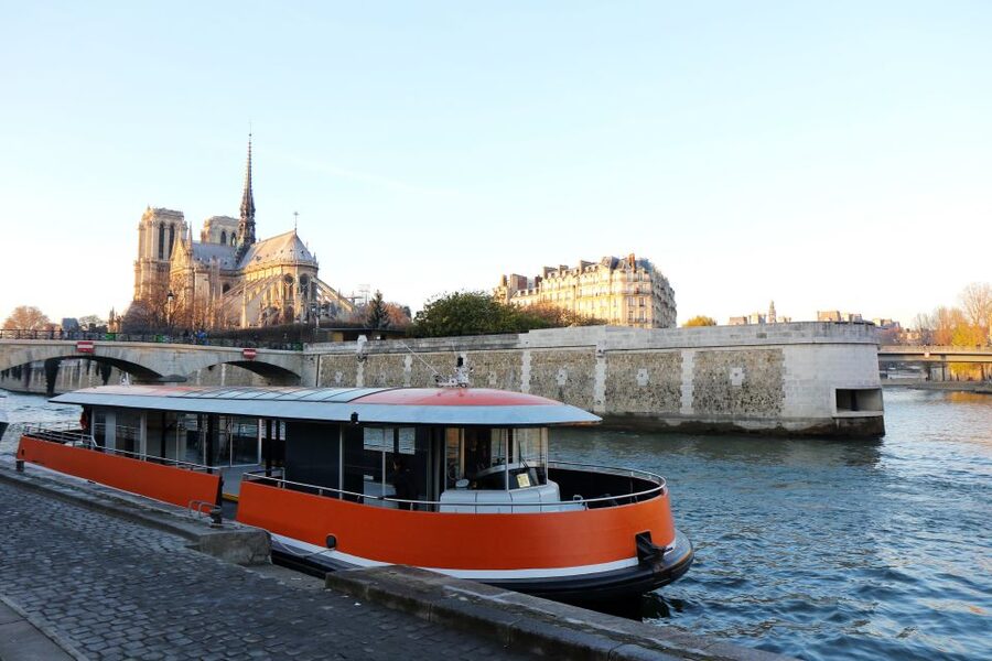Paris: Seine River Panoramic Cruise - Finding the best place to sit or stand