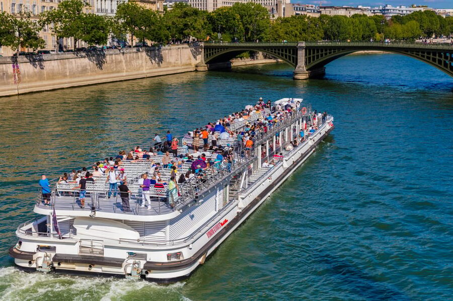 Paris: Seine River Sightseeing Cruise by Bateaux Mouches - Quick facts worth knowing