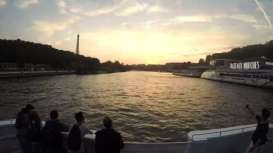 Paris: Seine River Sightseeing Cruise by Bateaux Mouches - Who will get the most from this cruise