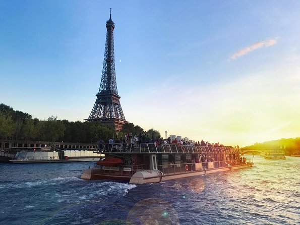 Paris Seine River Sightseeing Cruise with Commentary by Bateaux Parisiens - The historic center, Pont Neuf, and Île de la Cité