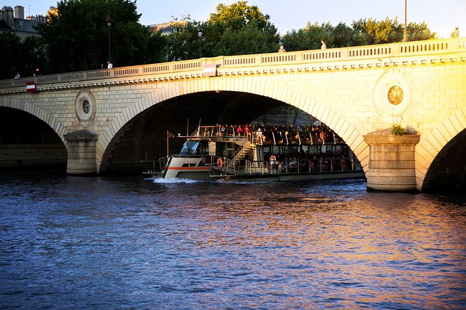 Paris Seine River Sightseeing Cruise with Commentary by Bateaux Parisiens - Daylight, sunset, or night: choosing the right departure