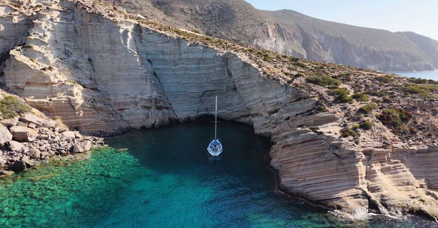 Paros Antiparos: Full-Day Boat Tour with Lunch & Drinks - Cruising the southern coast of Antiparos