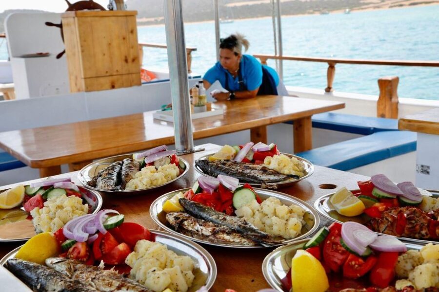 Paros Antiparos: Full-Day Boat Tour with Lunch & Drinks - Despotiko lunch, grilled to order on board