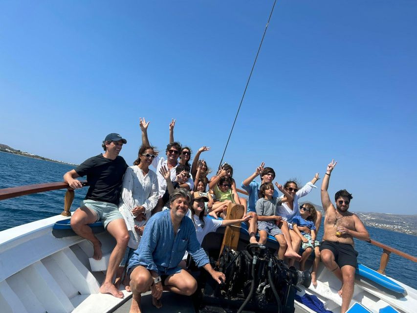 Paros Antiparos: Full-Day Boat Tour with Lunch & Drinks - The crew and the feel on board