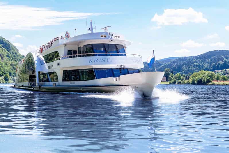 Passau: Crystal Ship Sightseeing Cruise - Crystal water shows and family entertainment