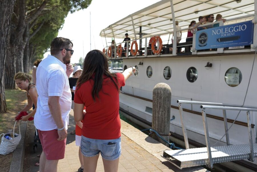 Peschiera: Half-Day Lake Garda Cruise with Lunch - Isola del Garda and Rocca di Manerba
