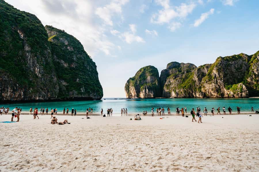 Phuket: Phi Phi Islands Day-Trip by Speed Catamaran - Maya Bay and the limits of fame