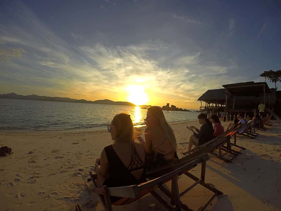 Phuket: Phi Phi Sunrise Boat Tour to Bamboo and Khai Island - Why the sunrise departure is worth the alarm