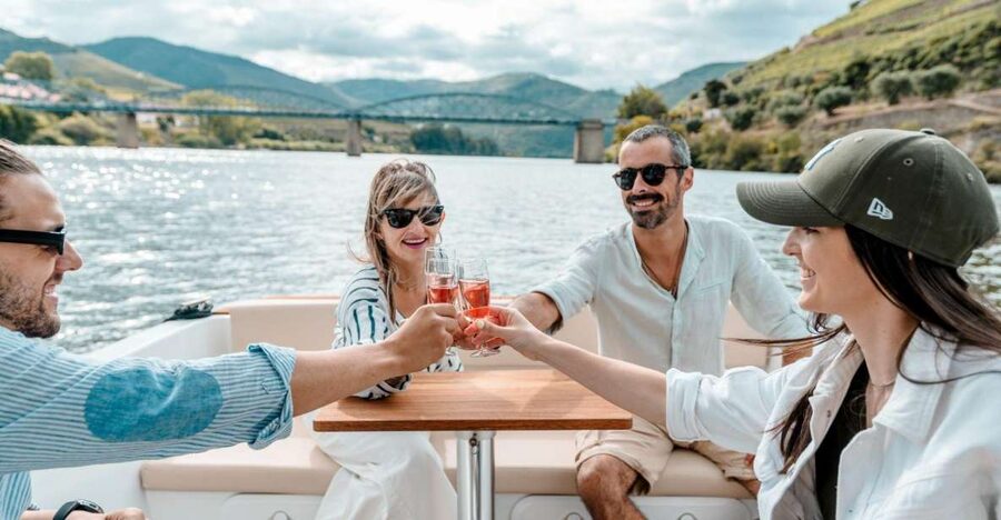 Pinhão: Douro River Solar Boat Tour with Wine Tasting - Getting the most from your hour