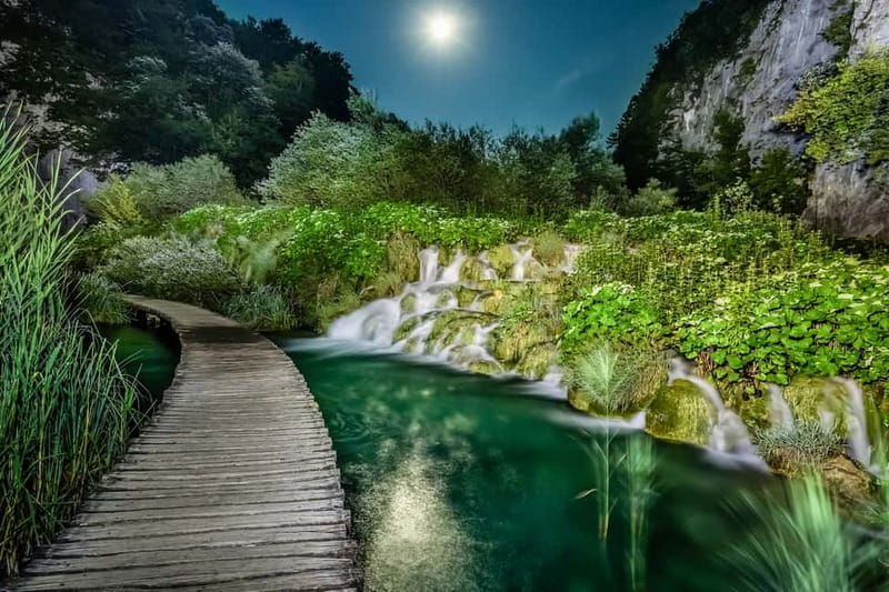 Plitvice Lakes: Guided Walking Tour with Bus and Boat Ride - Key points at a glance