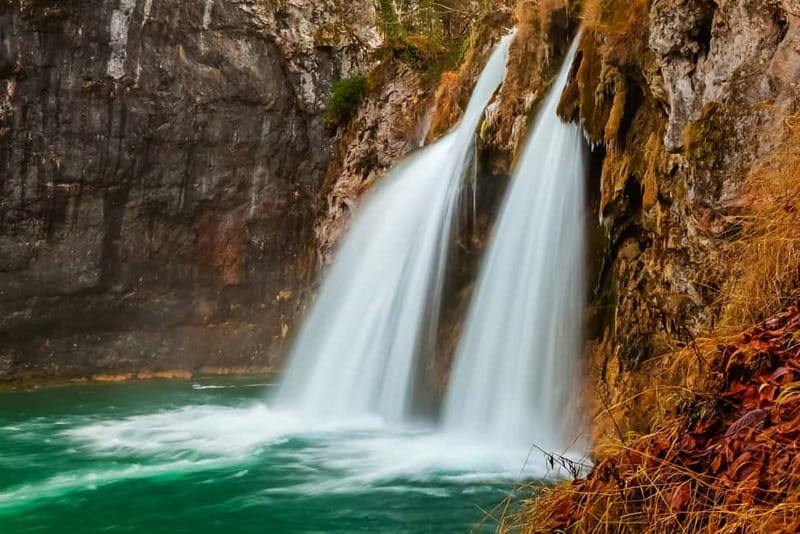 Plitvice Lakes: Guided Walking Tour with Bus and Boat Ride - Starting at Entrance 1 and seeing the lower lakes