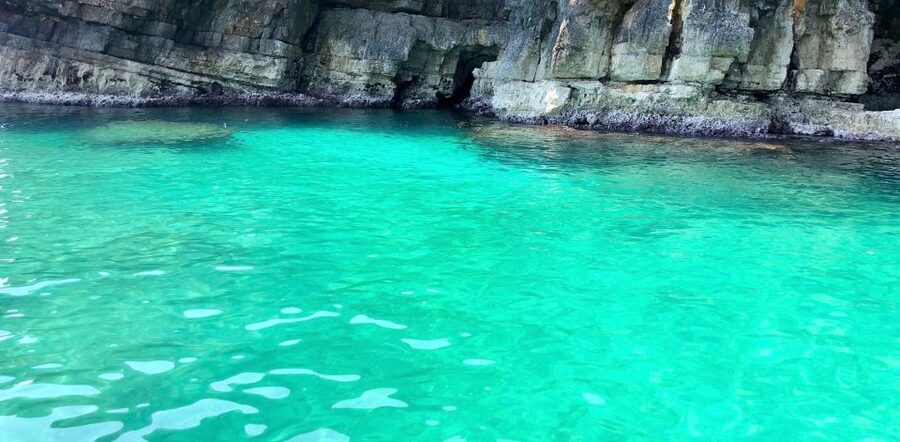 Polignano a Mare: Boat Trip, Swim & Cave with Aperitif - Grotta Ardito and the smaller grottoes