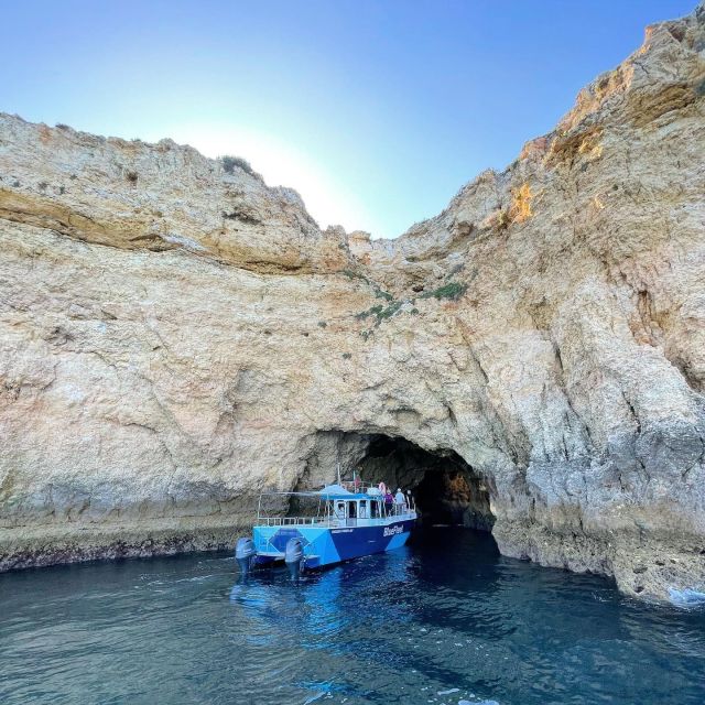 Ponta da Piedade: Half-Day Cruise with Lunch from Lagos - Music, service, and the feel onboard