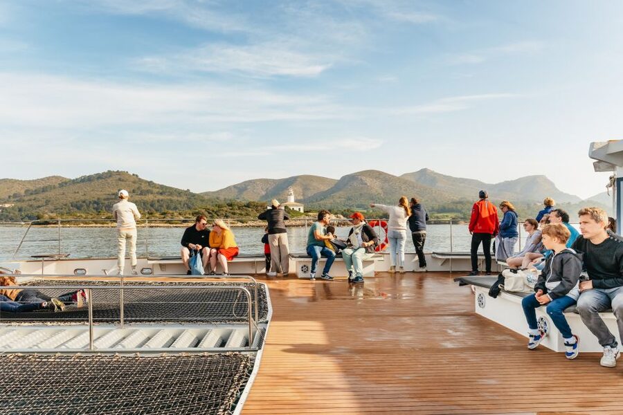 Port d'Alcudia: Sunrise at Sea & Dolphin Watching Boat Tour - The return cruise and breakfast