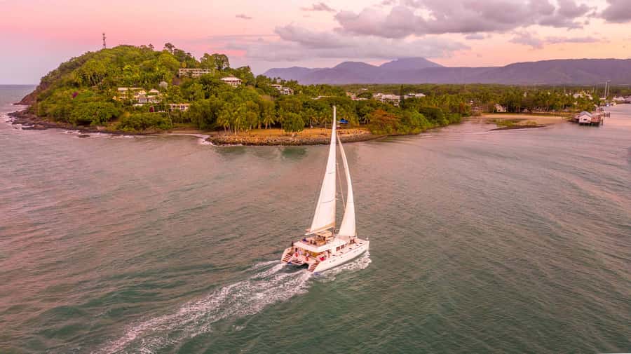 Port Douglas: Sunset Sailing Cruise on Luxury Catamaran - Service, music, and the mood onboard