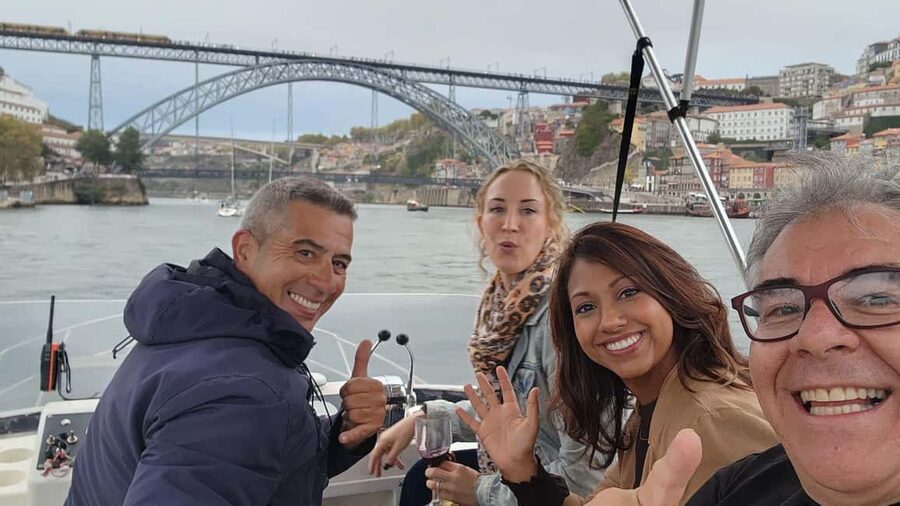 Porto: 6 Bridges Cruise, Welcome Drink & Sunset Option - Porto and Gaia from the Douro
