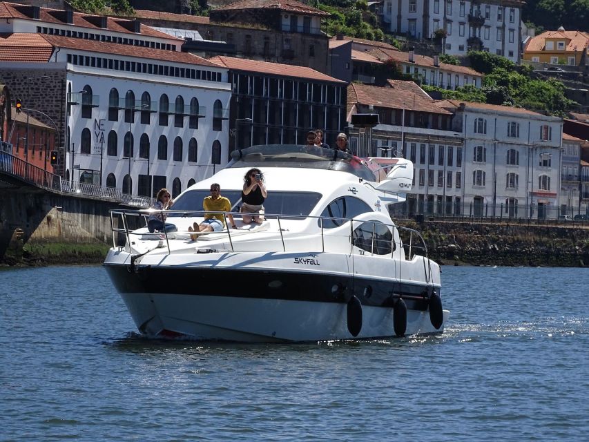 Porto: 6 Bridges Port Wine River Cruise with 4 Tastings - The return to Ribeira and Sé