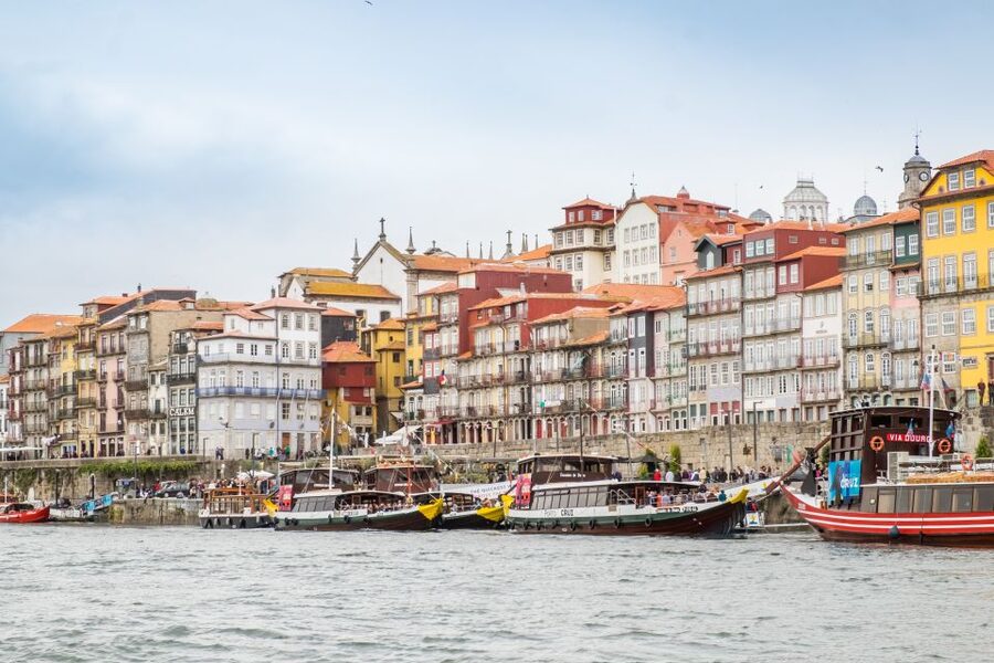 Porto: City Train Tour, River Cruise & Wine Cellar - Seeing Porto’s monuments from the moving carriage