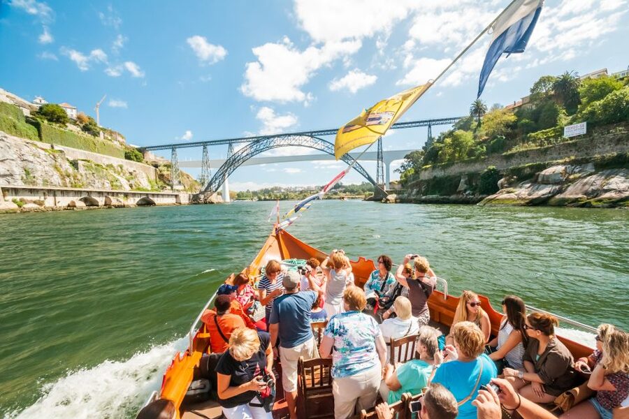 Porto: City Train Tour, River Cruise & Wine Cellar - Small details that make the day easier