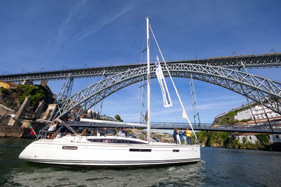 Porto: Daytime or Sunset Douro River Cruise With Port Wine - What the crew adds to the experience