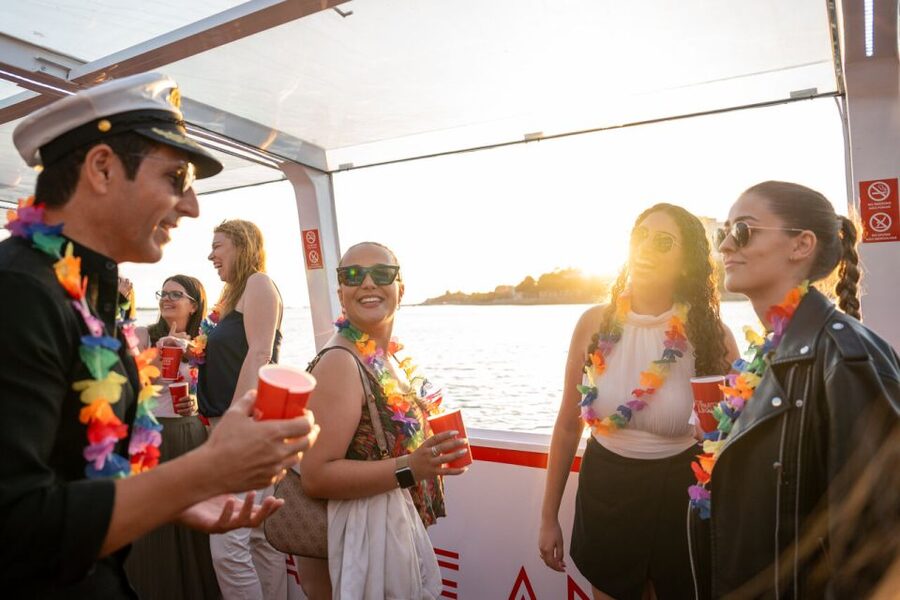 Porto: Douro River Party Boat with Sunset Option & 6 Bridges - Setting out from Gaia Quay